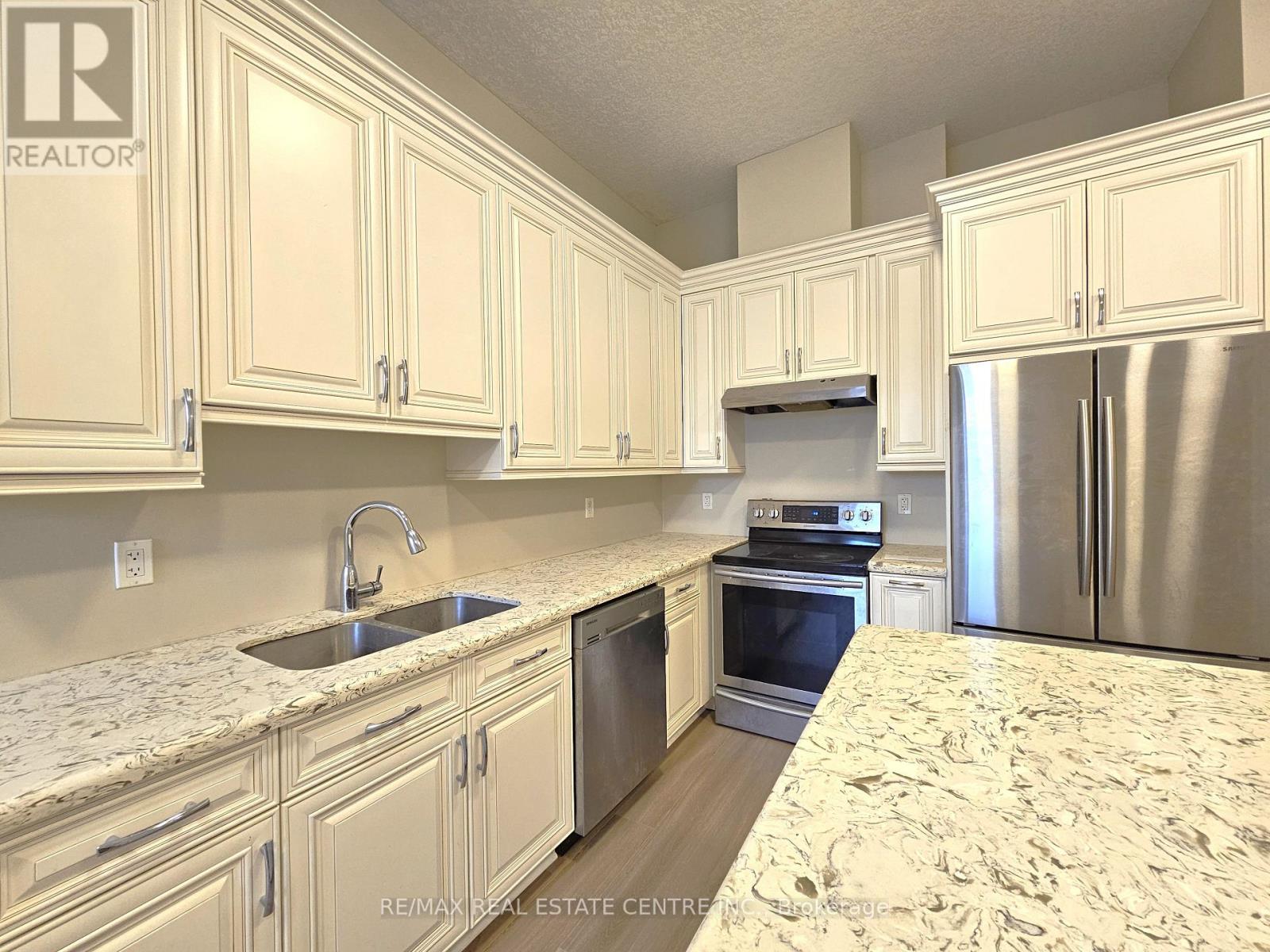 205 - 757 King Street E, Cambridge, Ontario  N3H 3N8 - Photo 2 - X12547054