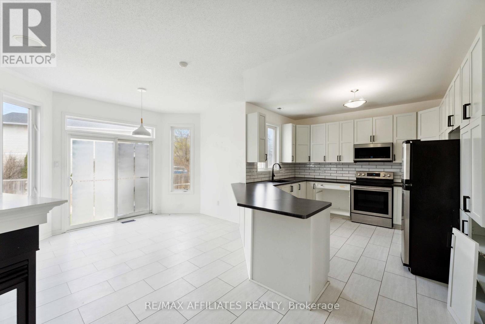 59 Baywood Drive, Ottawa, Ontario K2S 2H5 - Photo 10 - X12453075