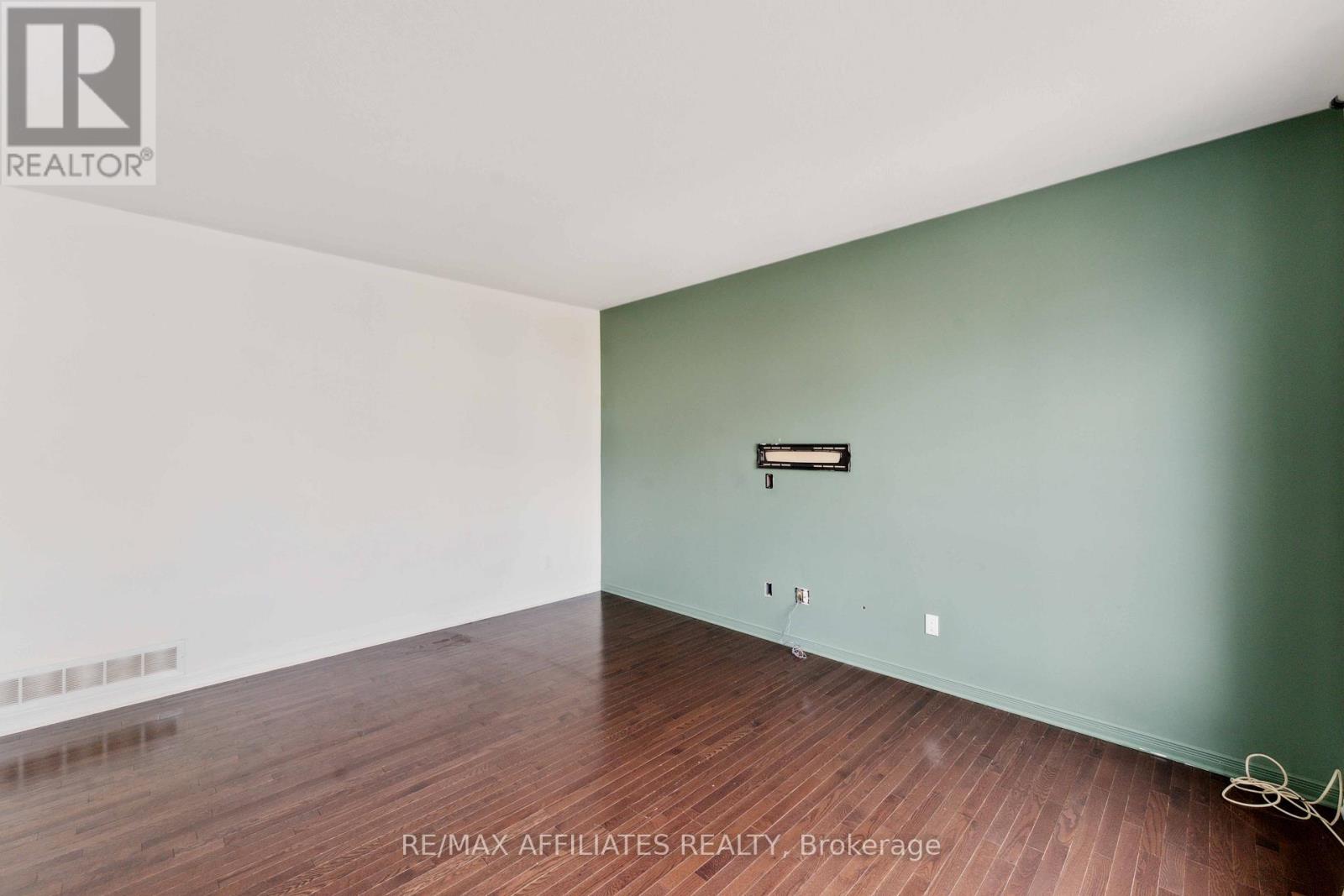 59 Baywood Drive, Ottawa, Ontario K2S 2H5 - Photo 14 - X12453075