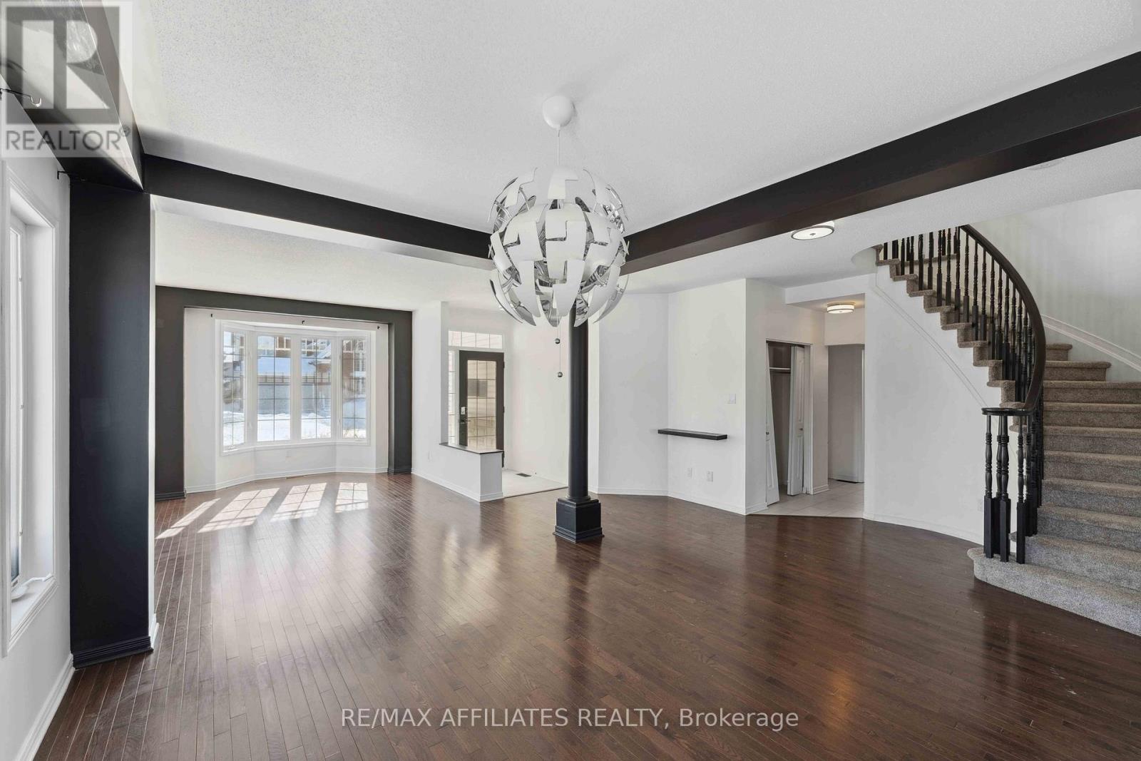 59 Baywood Drive, Ottawa, Ontario K2S 2H5 - Photo 3 - X12453075