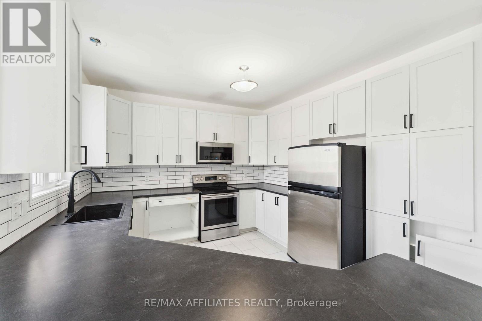 59 Baywood Drive, Ottawa, Ontario K2S 2H5 - Photo 7 - X12453075