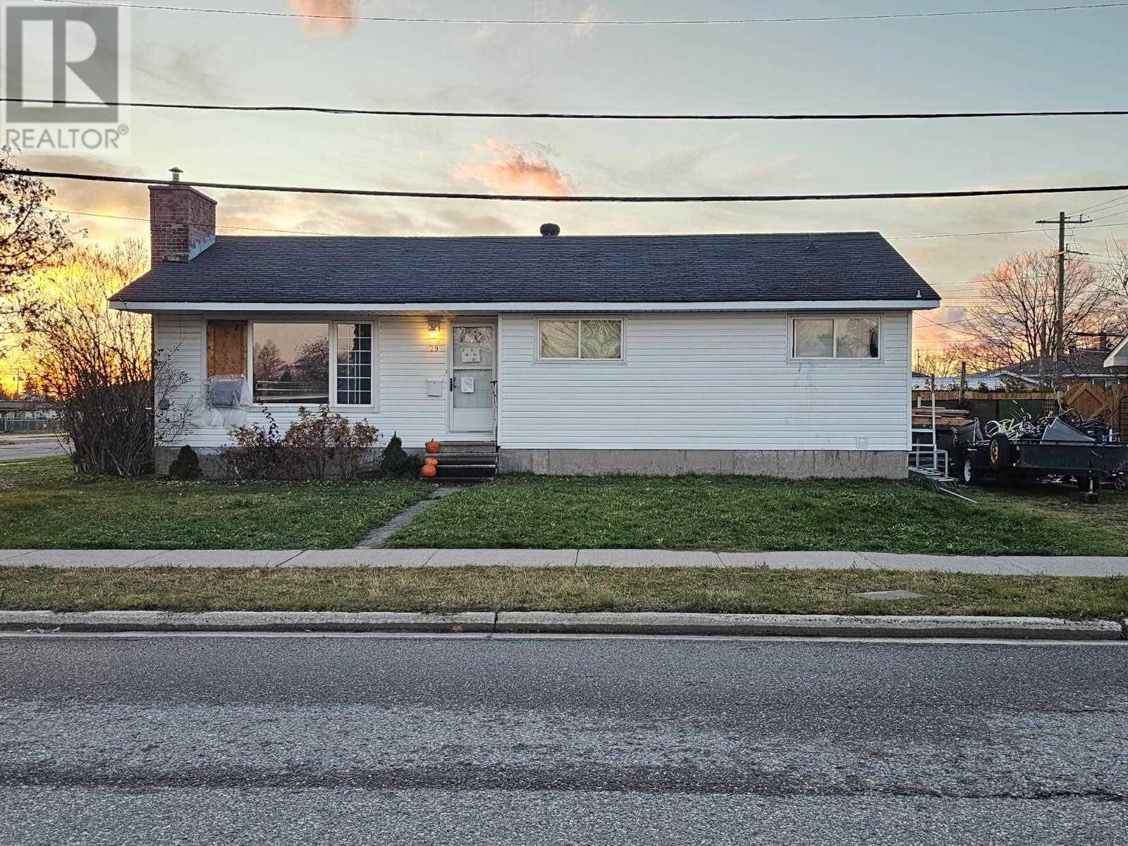 29 Pentagon BLVD, Sault Ste Marie, Ontario