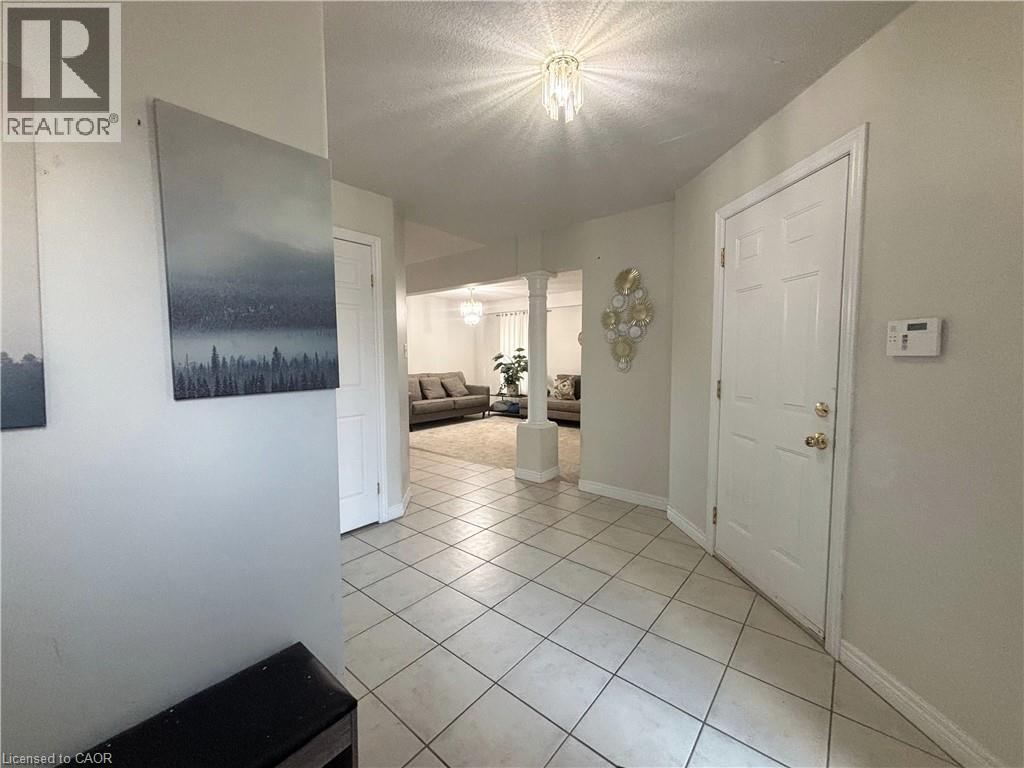 41 Pineridge Drive, Hamilton, Ontario  L9A 5K2 - Photo 4 - 40787013