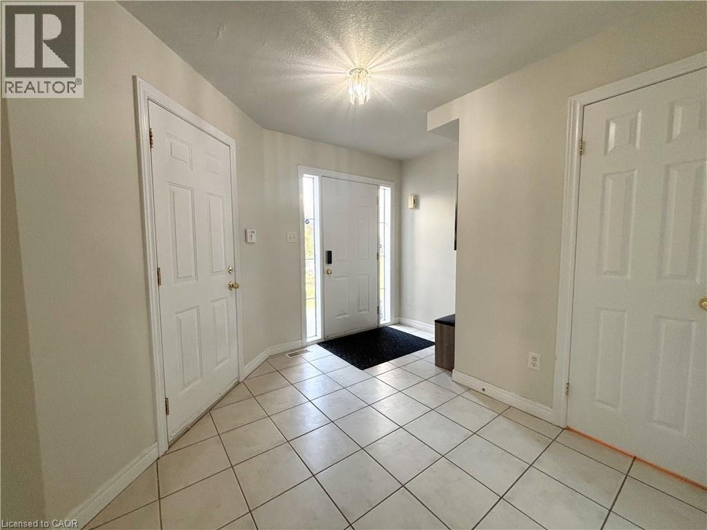 41 Pineridge Drive, Hamilton, Ontario  L9A 5K2 - Photo 5 - 40787013