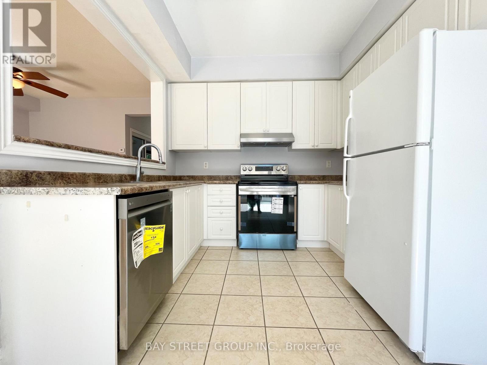 196 Kirkvalley Crescent, Aurora, Ontario L4G 7R2 - Photo 4 - N12542302