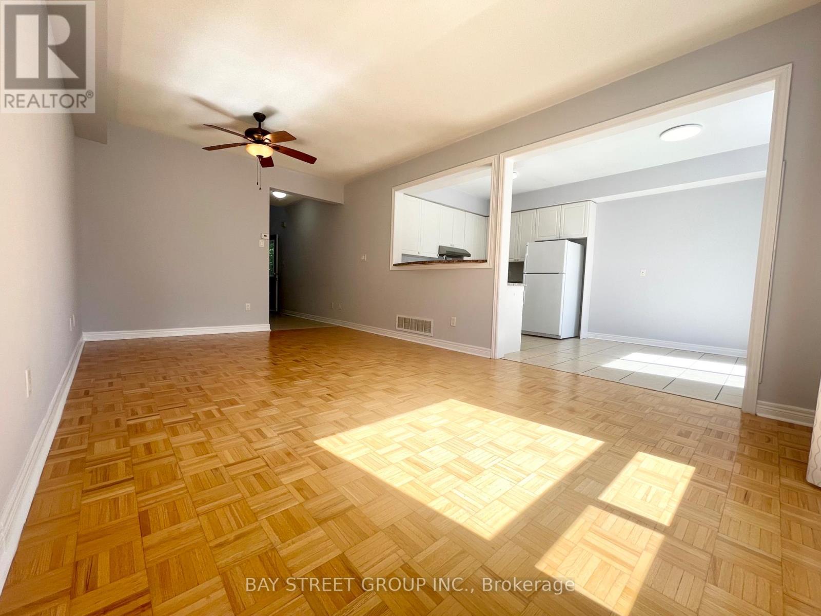 196 Kirkvalley Crescent, Aurora, Ontario L4G 7R2 - Photo 2 - N12542302