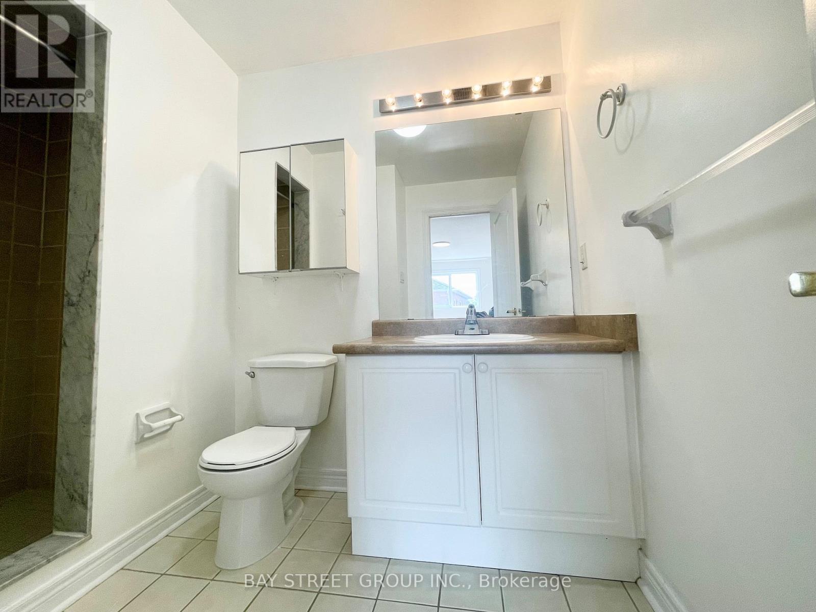 196 Kirkvalley Crescent, Aurora, Ontario L4G 7R2 - Photo 8 - N12542302