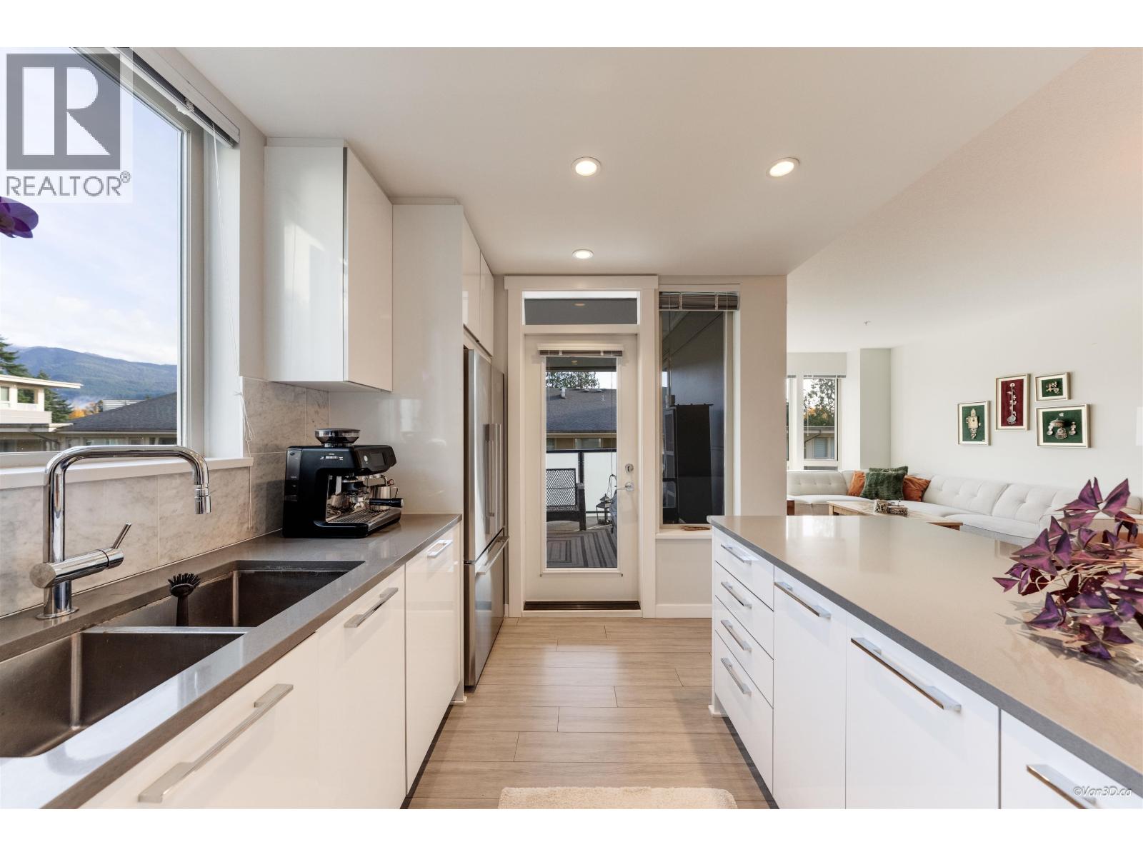 312 2632 Library Lane, North Vancouver, British Columbia  V7J 0B8 - Photo 11 - R3067477