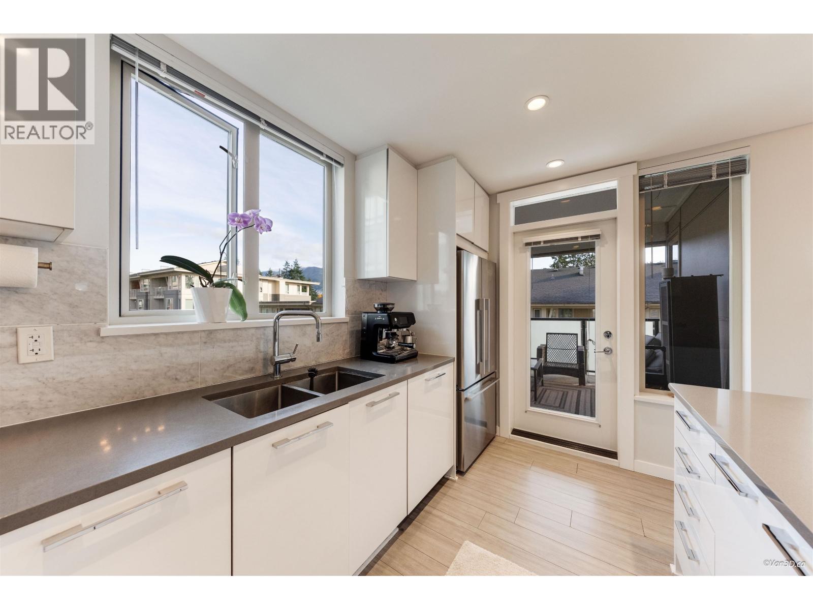 312 2632 Library Lane, North Vancouver, British Columbia  V7J 0B8 - Photo 9 - R3067477