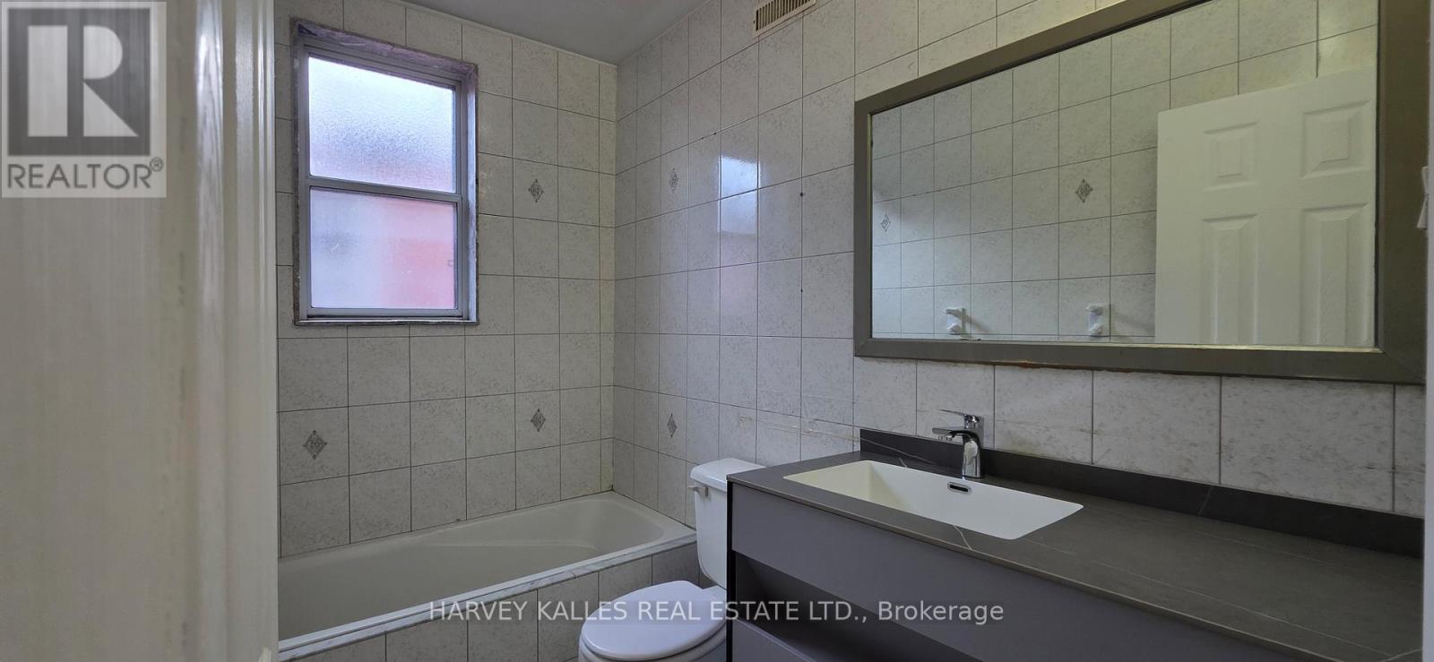 1767 Dufferin Street, Toronto, Ontario  M6E 3N9 - Photo 7 - C12547116