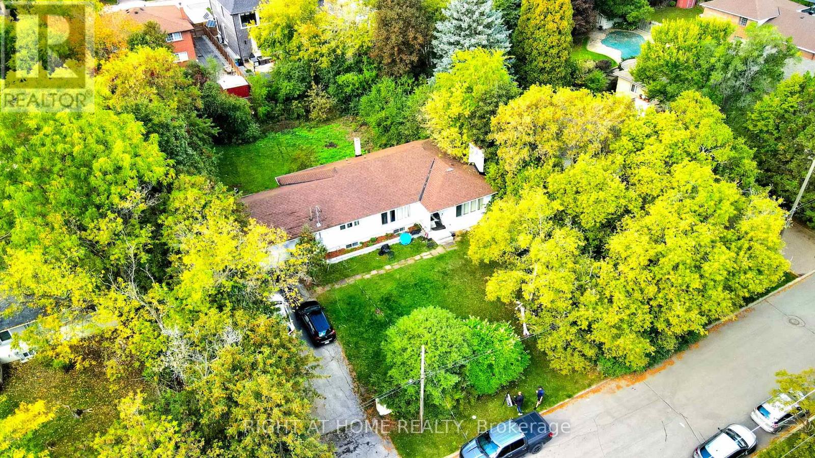 8 Manorcrest Drive, Toronto, Ontario  M2N 5K1 - Photo 7 - C12453359