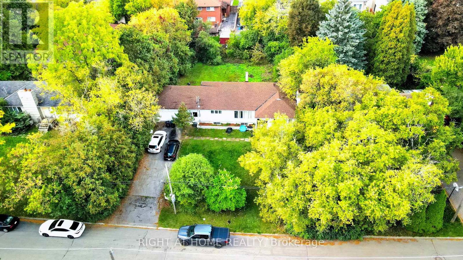 8 Manorcrest Drive, Toronto, Ontario  M2N 5K1 - Photo 6 - C12453359