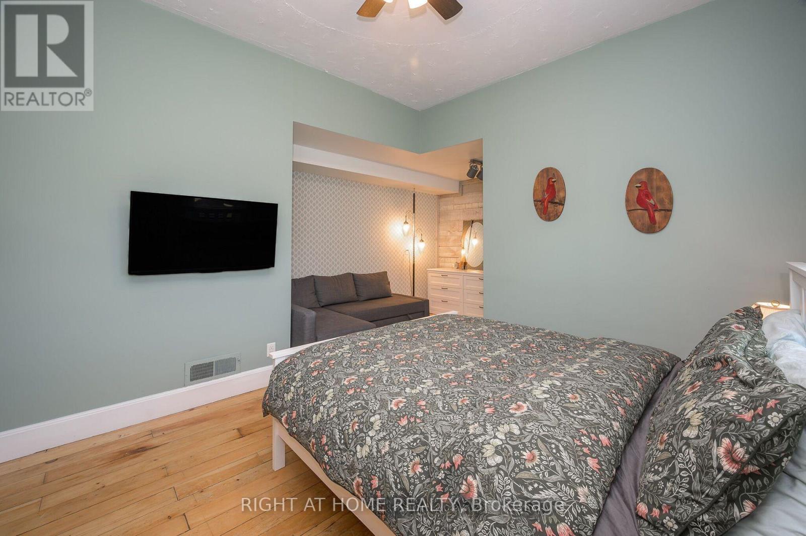 3318 Dundas Street, Burlington, Ontario  L7P 0S8 - Photo 11 - W12547154