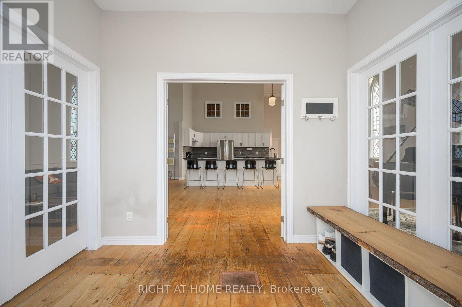 3318 Dundas Street, Burlington, Ontario  L7P 0S8 - Photo 6 - W12547154