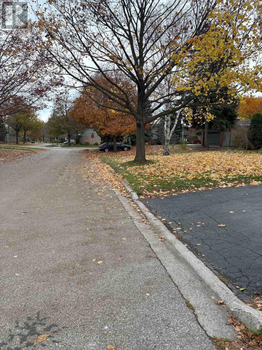 2138 Salmon Road, Oakville, Ontario  L6L 1M5 - Photo 6 - W12547162