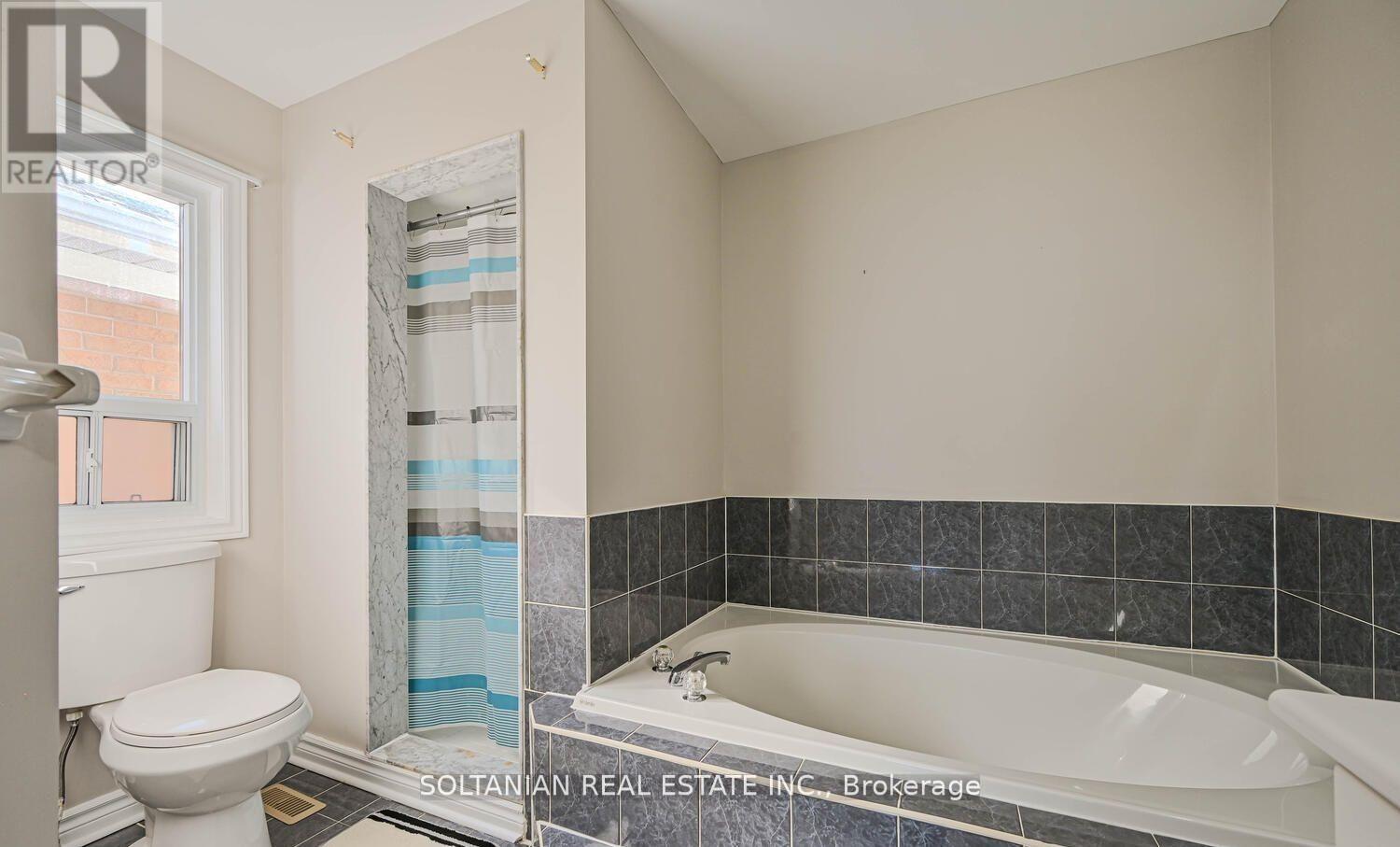 133 Shady Pine Circle, Brampton, Ontario  L6R 1K2 - Photo 19 - W12547176