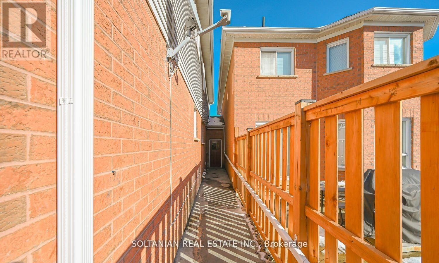 133 Shady Pine Circle, Brampton, Ontario  L6R 1K2 - Photo 25 - W12547176