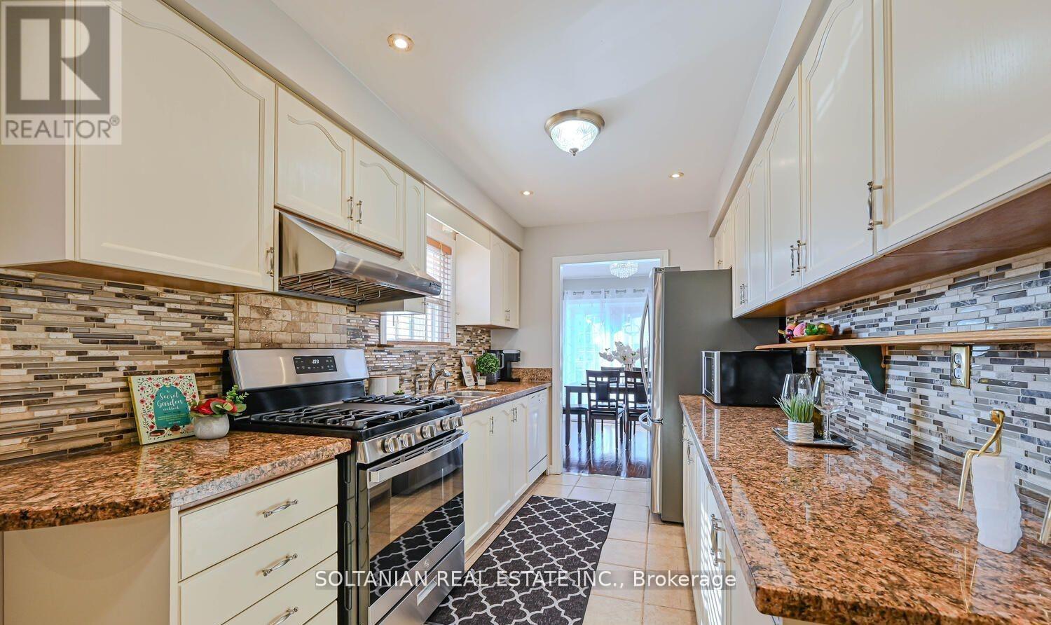 133 Shady Pine Circle, Brampton, Ontario  L6R 1K2 - Photo 6 - W12547176