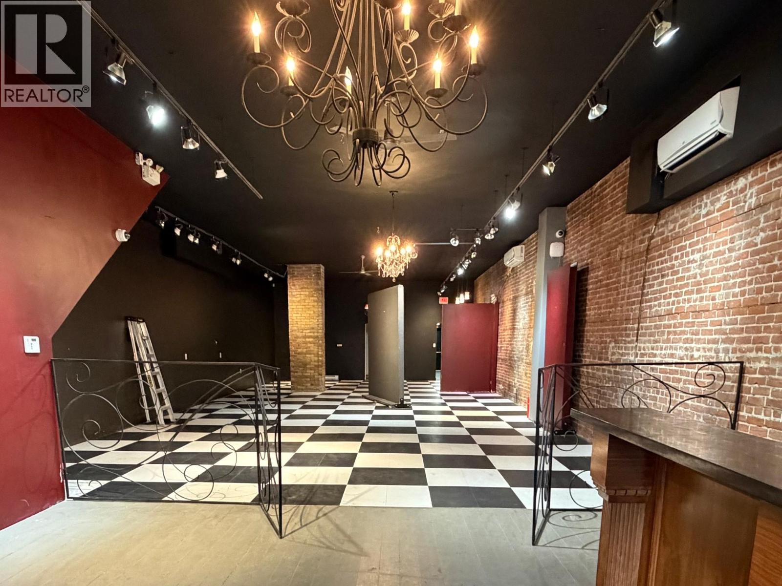 250 Victoria Street, Kamloops, British Columbia  V2C 2A2 - Photo 4 - 10369271