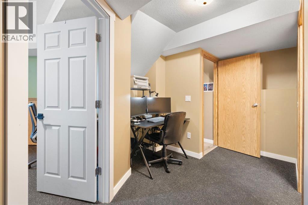 204 Hidden Spring Green Nw, Calgary, Alberta  T3A 5N4 - Photo 23 - A2270121