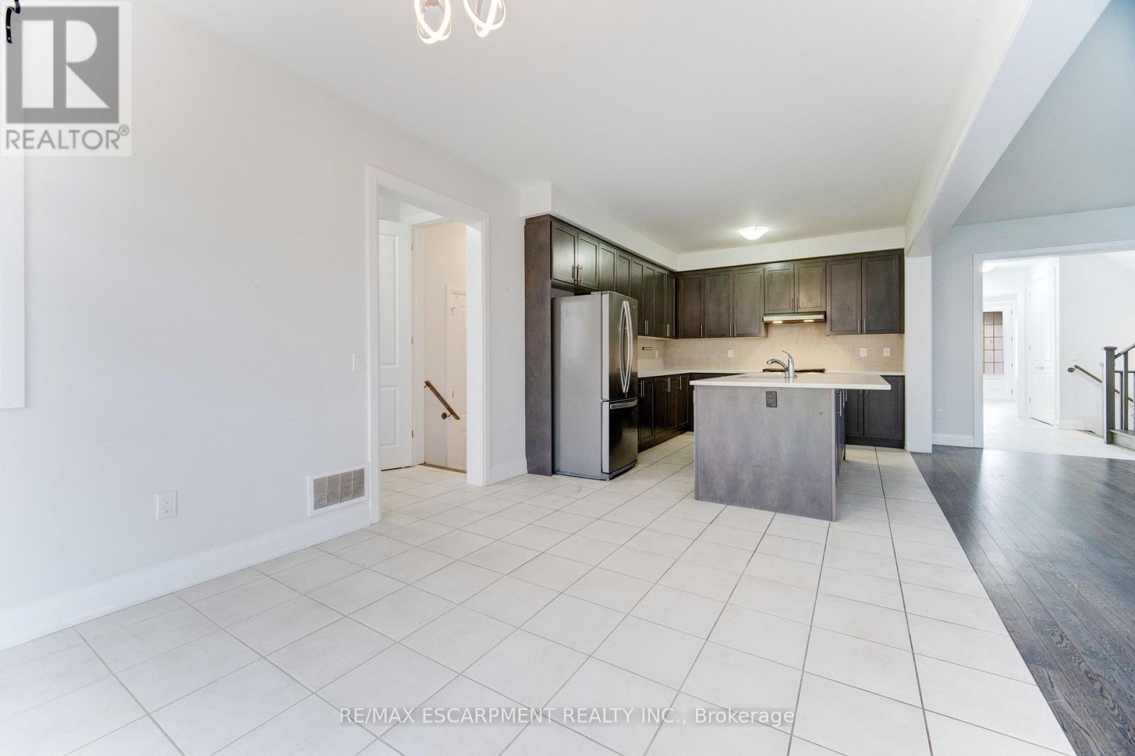 1095 Edinburgh Drive, Woodstock, Ontario  N4T 0M6 - Photo 10 - X12547134