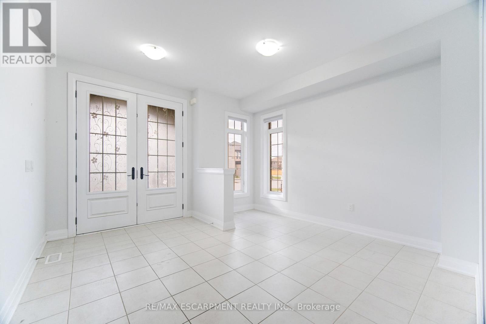 1095 Edinburgh Drive, Woodstock, Ontario  N4T 0M6 - Photo 2 - X12547134