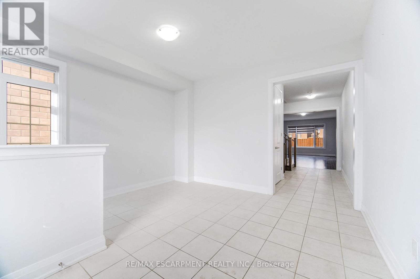 1095 Edinburgh Drive, Woodstock, Ontario  N4T 0M6 - Photo 3 - X12547134