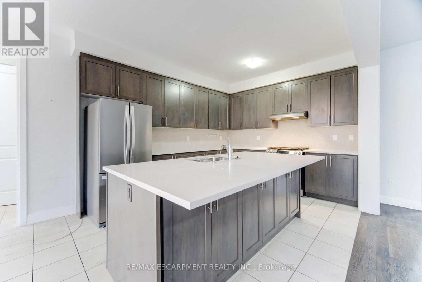 1095 Edinburgh Drive, Woodstock, Ontario  N4T 0M6 - Photo 7 - X12547134