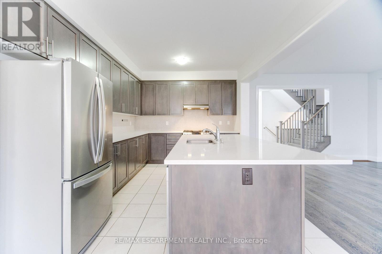 1095 Edinburgh Drive, Woodstock, Ontario  N4T 0M6 - Photo 8 - X12547134