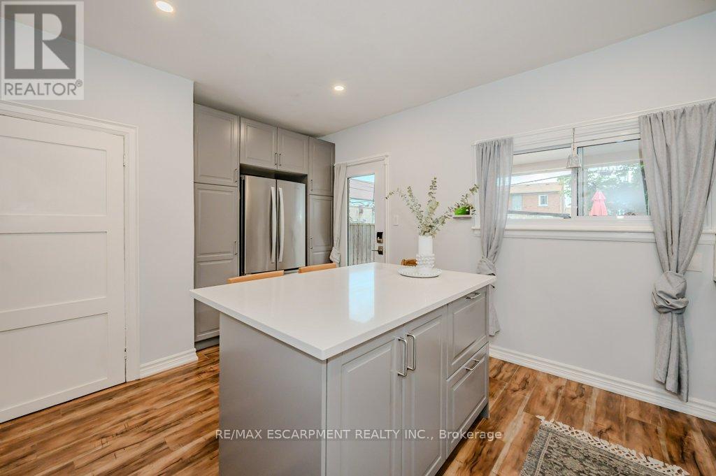 63 Beechwood Avenue, Hamilton, Ontario L8L 2S5 - Photo 16 - X12547198