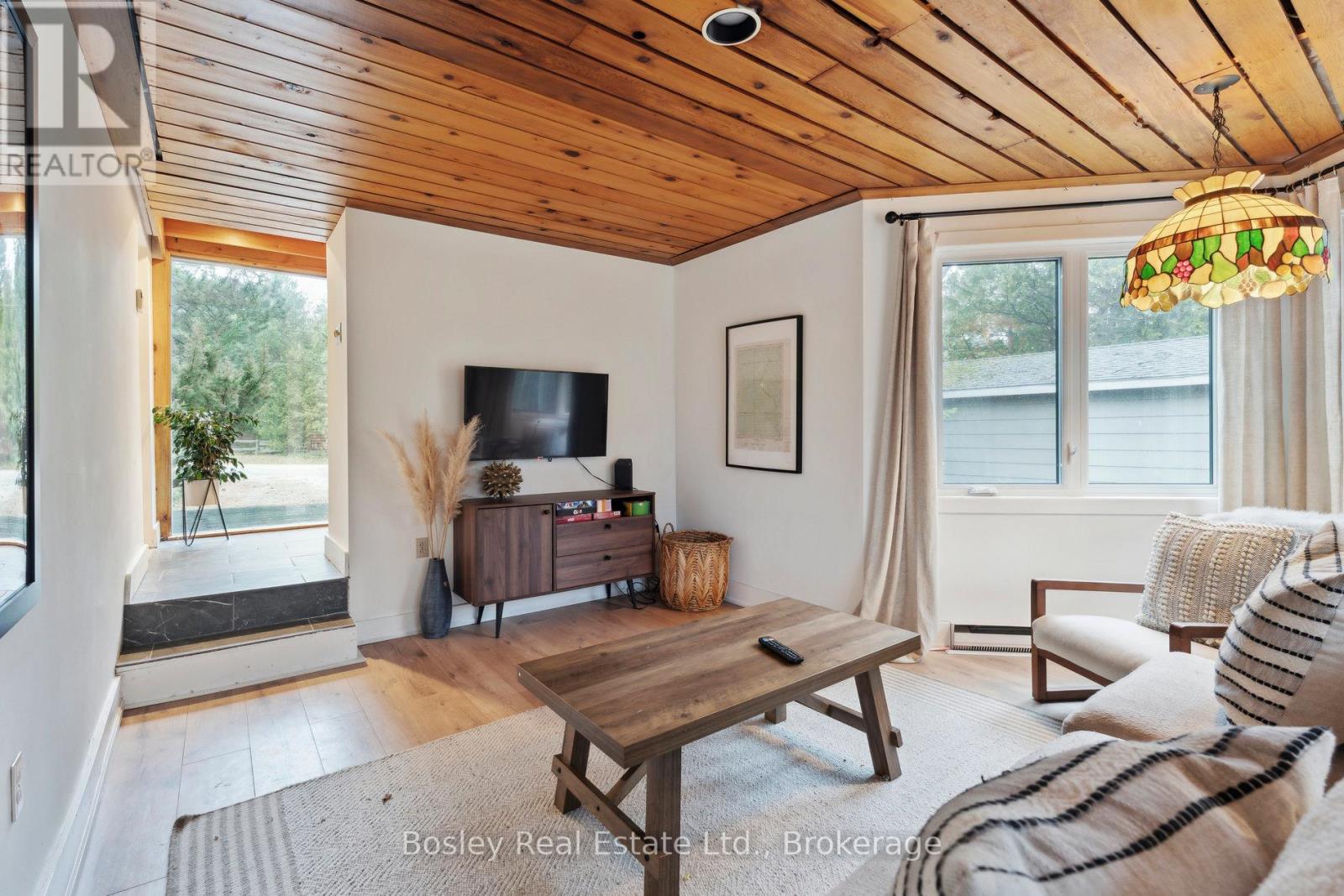 101 St Moritz Crescent, Blue Mountains, Ontario L9Y 0S6 - Photo 8 - X12547248