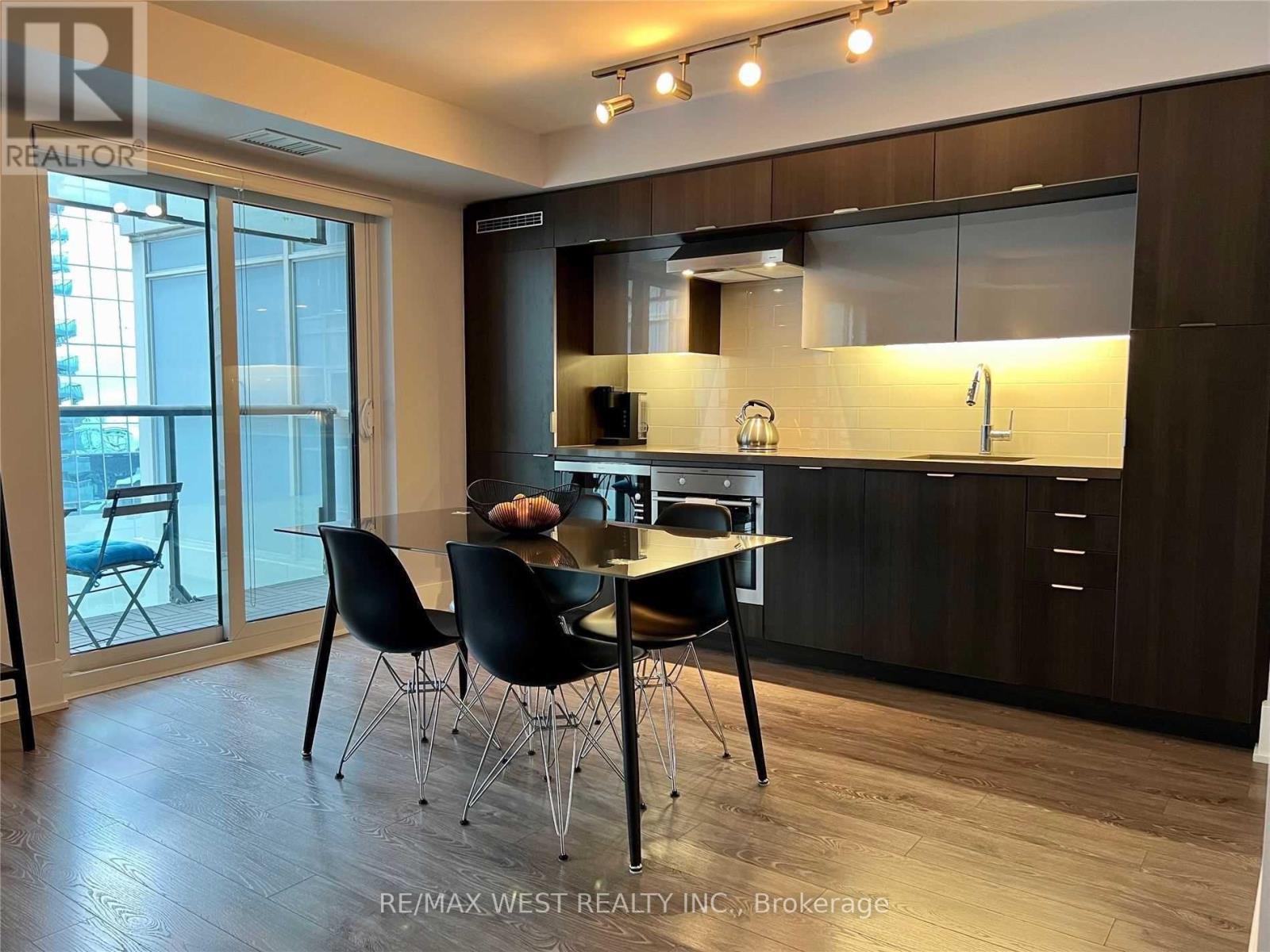 1005 - 300 Front Street W, Toronto, Ontario  M5V 0E9 - Photo 10 - C12547212