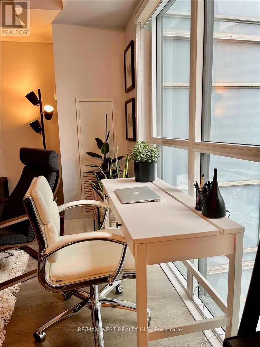 1005 - 300 Front Street W, Toronto, Ontario  M5V 0E9 - Photo 9 - C12547212