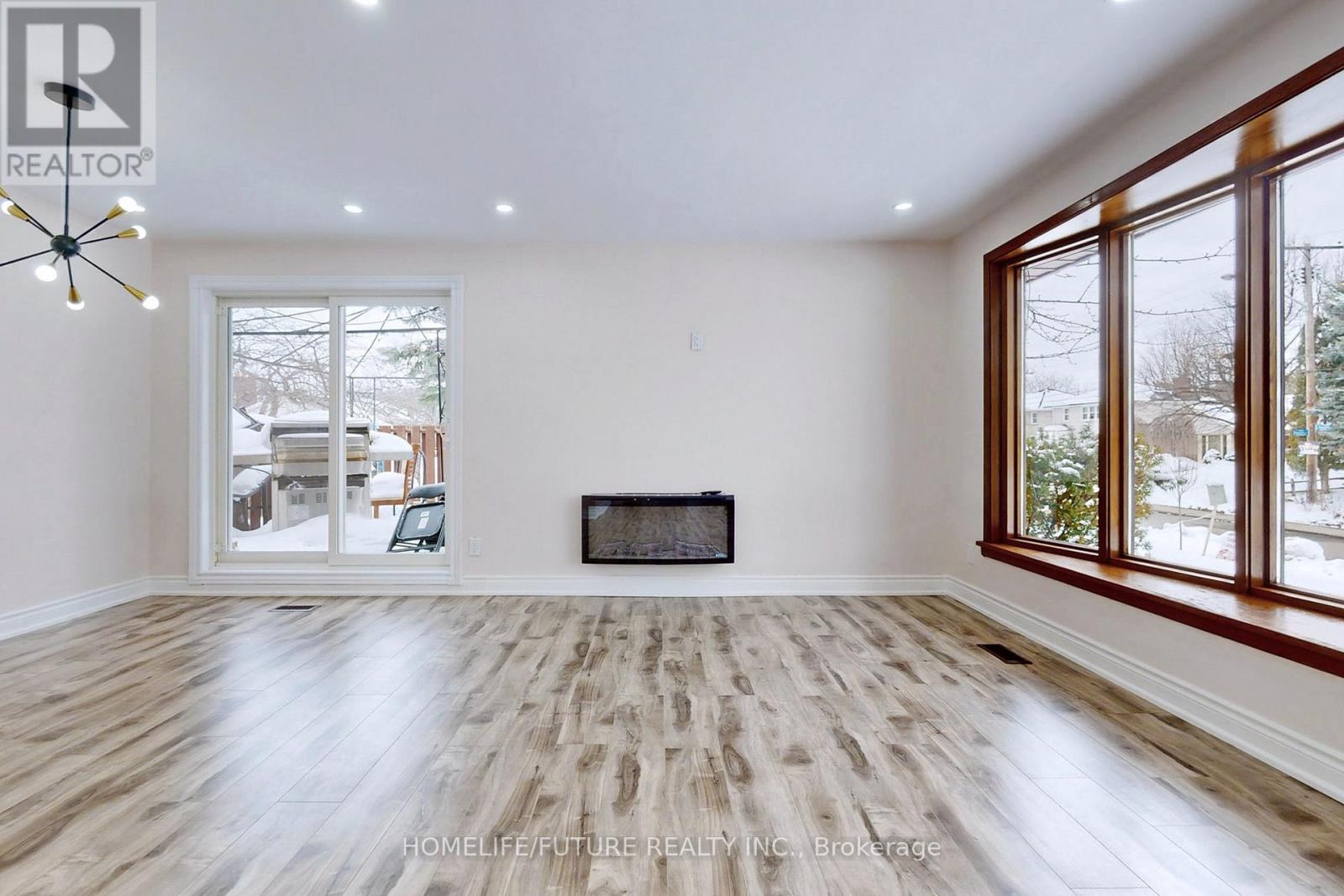 Main - 72 Treverton Drive, Toronto, Ontario  M1K 3S7 - Photo 5 - E12547210