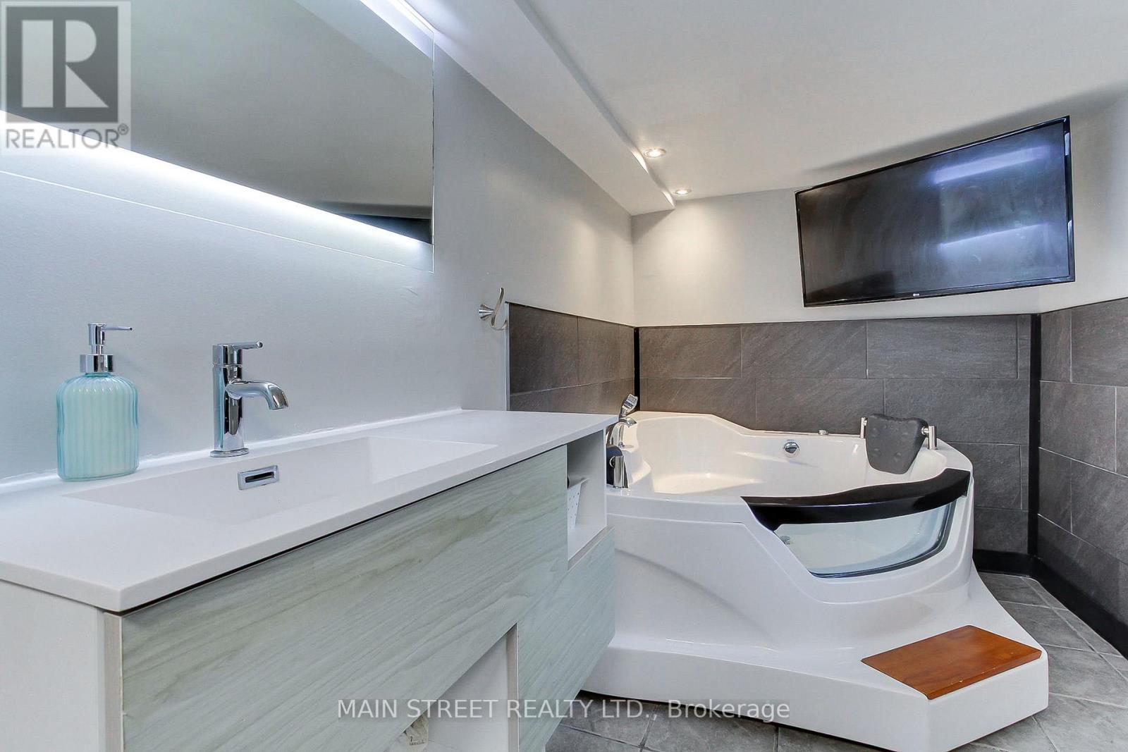 1021 Goshen Road, Innisfil, Ontario  L9S 2B5 - Photo 31 - N12547222