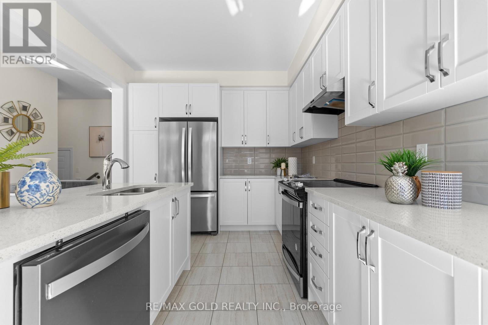 29 Bowline Vista, East Gwillimbury, Ontario  L9N 0W2 - Photo 9 - N12547238