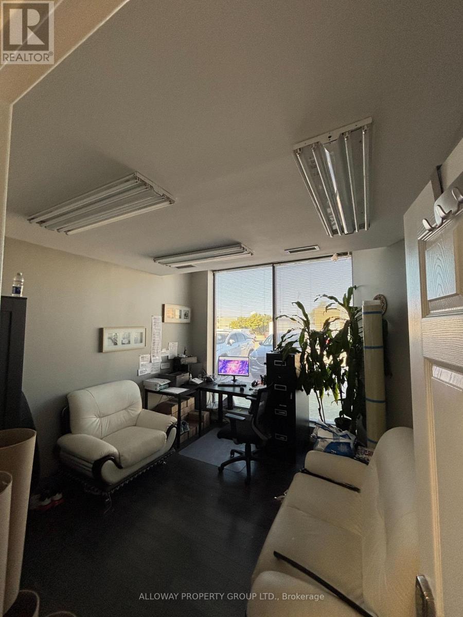 5 - 1260 Journey's End Circle, Newmarket, Ontario  L3Y 8Z7 - Photo 4 - N12547262