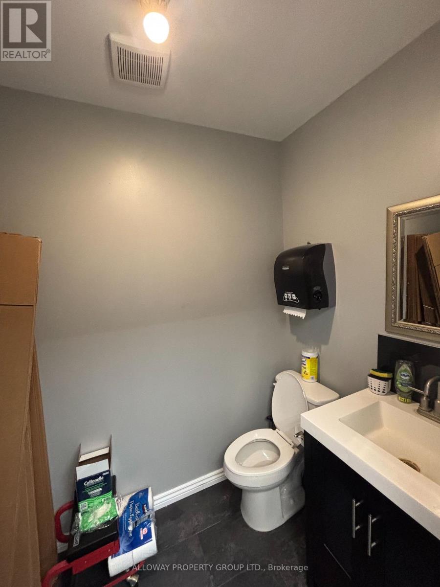 5 - 1260 Journey's End Circle, Newmarket, Ontario  L3Y 8Z7 - Photo 5 - N12547262