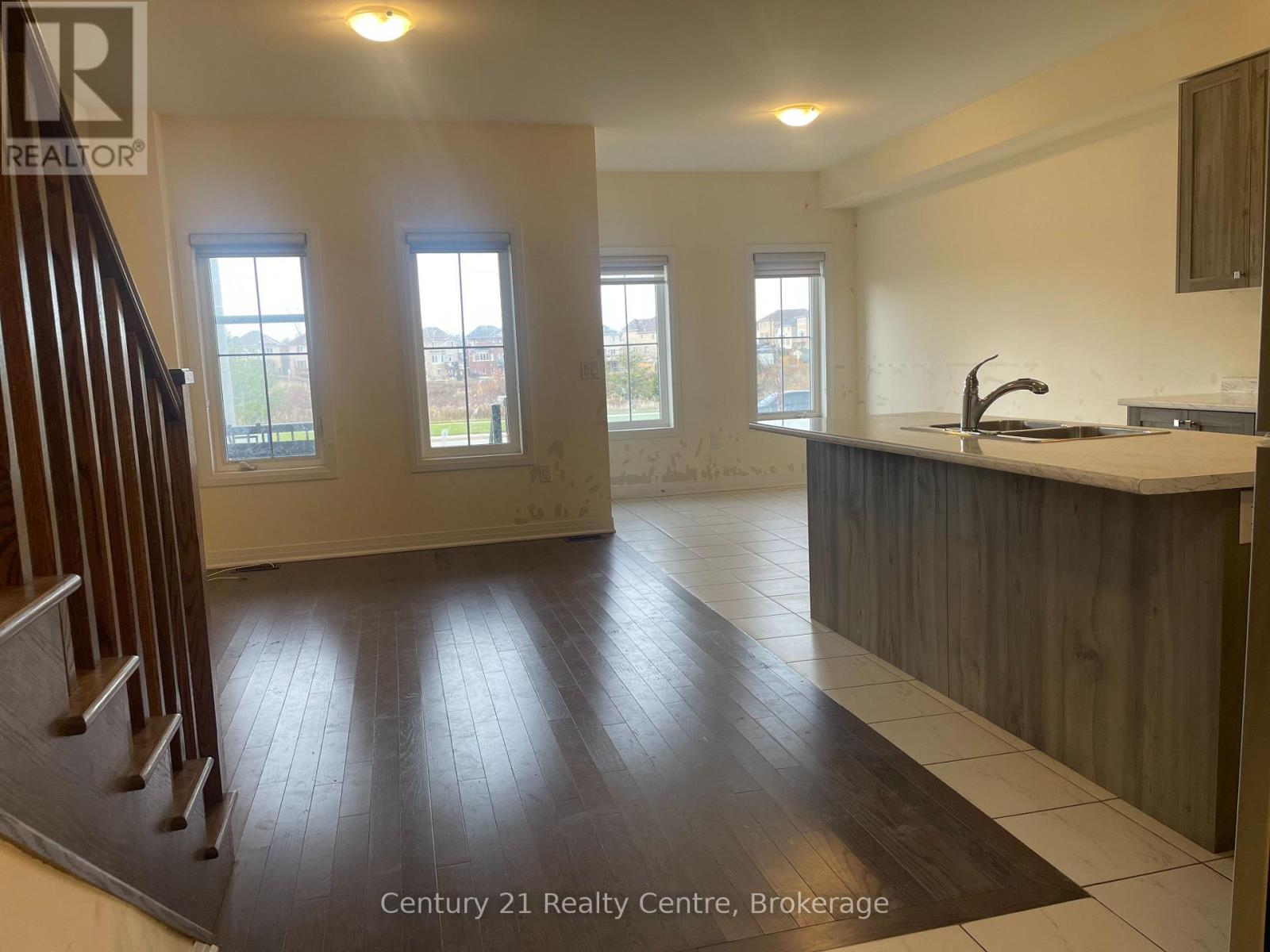 33 Brixham Lane, Brampton, Ontario  L7A 5K2 - Photo 3 - W12547206