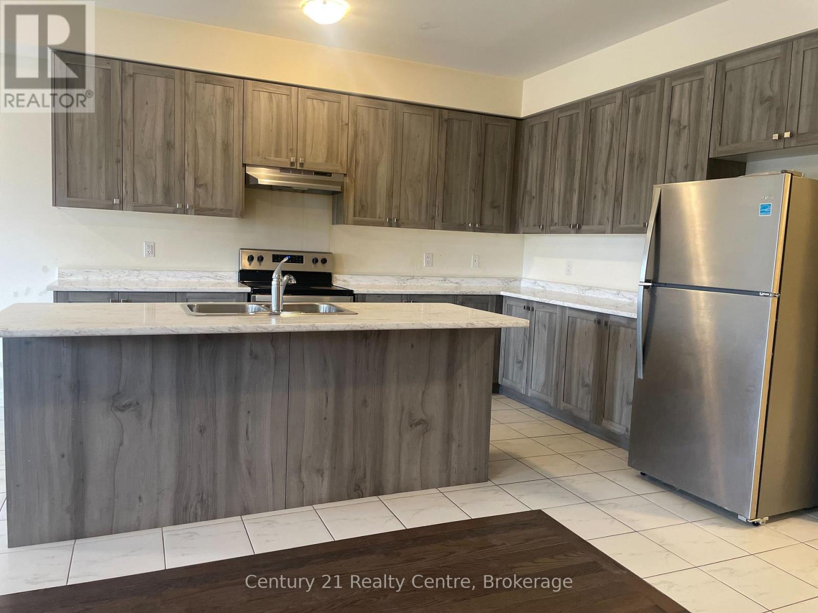 33 Brixham Lane, Brampton, Ontario  L7A 5K2 - Photo 5 - W12547206