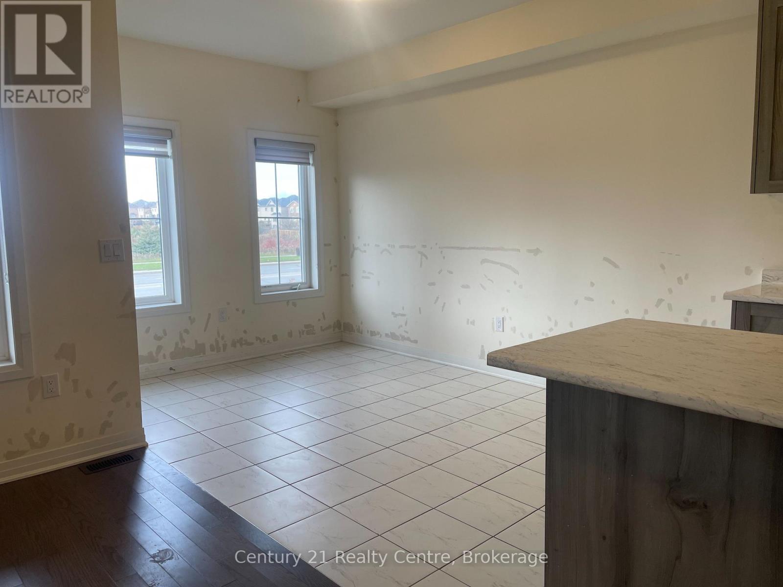 33 Brixham Lane, Brampton, Ontario  L7A 5K2 - Photo 6 - W12547206