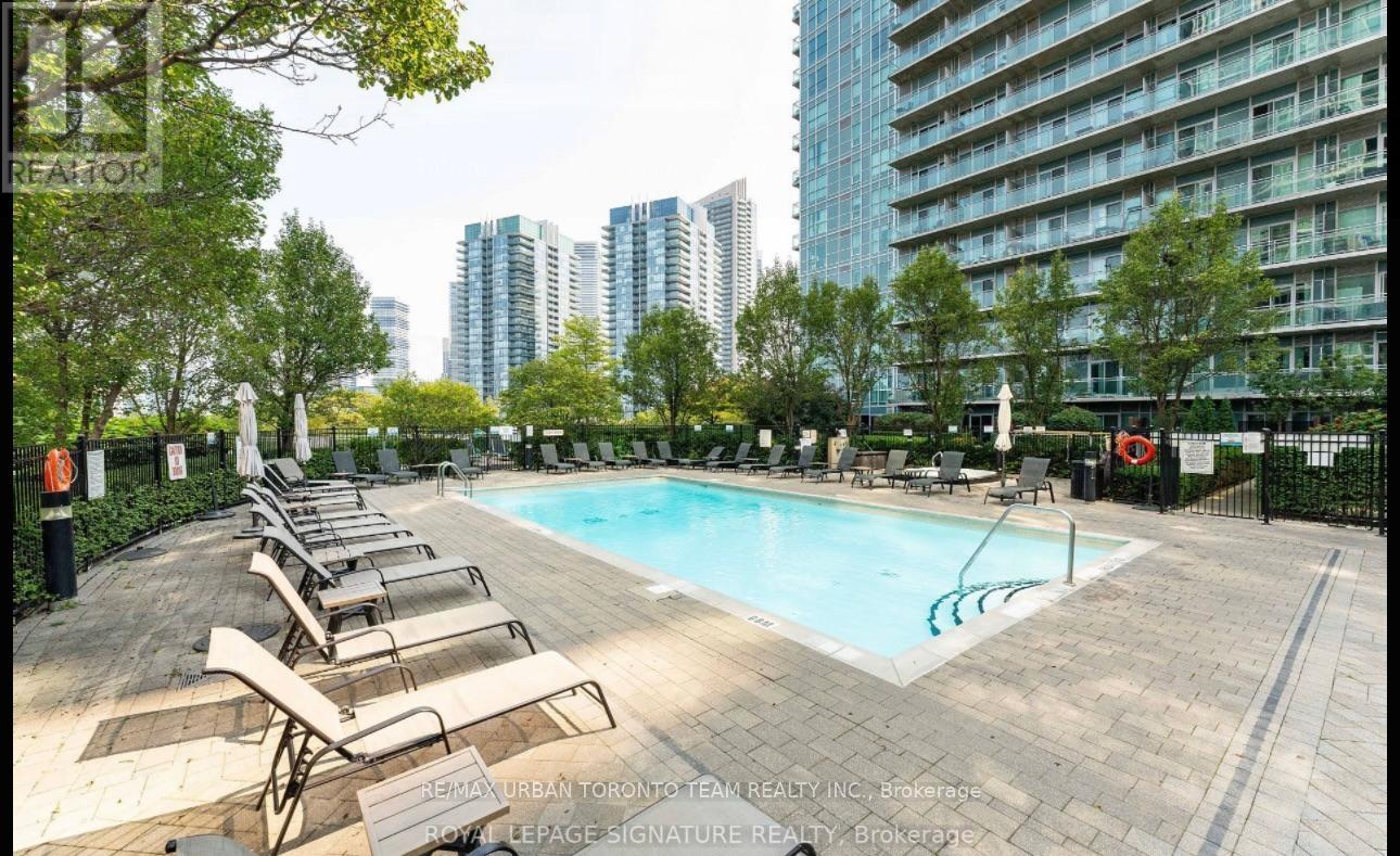 527 - 165 LEGION ROAD N, Toronto, Ontario