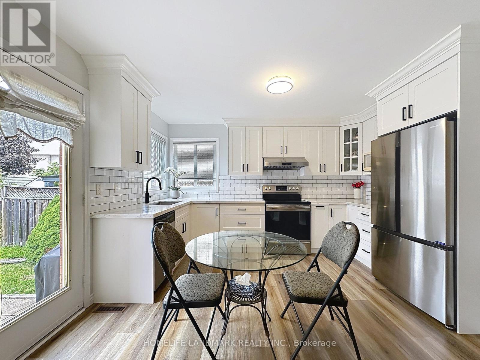 3865 Baycroft Drive, Mississauga, Ontario L5N 8J5 - Photo 15 - W12547324