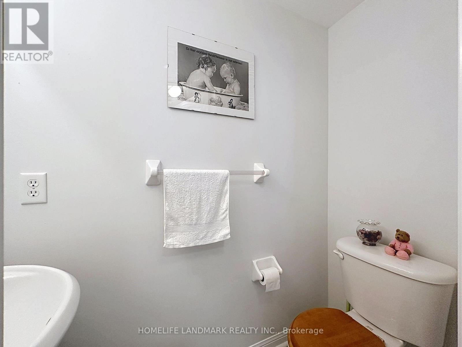 3865 Baycroft Drive, Mississauga, Ontario L5N 8J5 - Photo 18 - W12547324