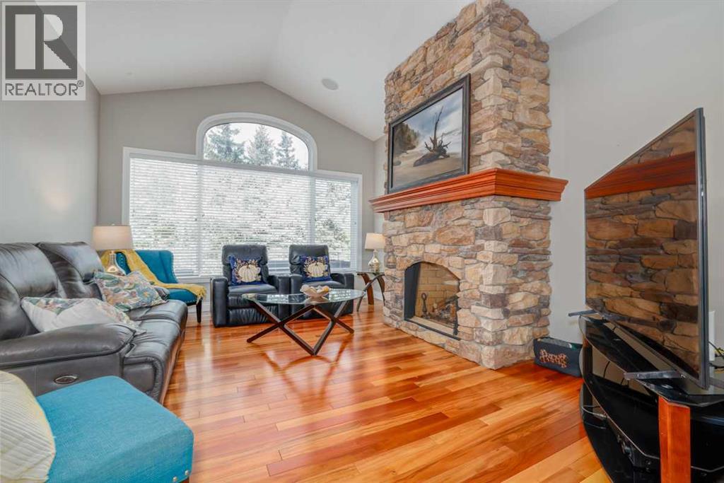 Property at 462 Crystal Green Manor image 4