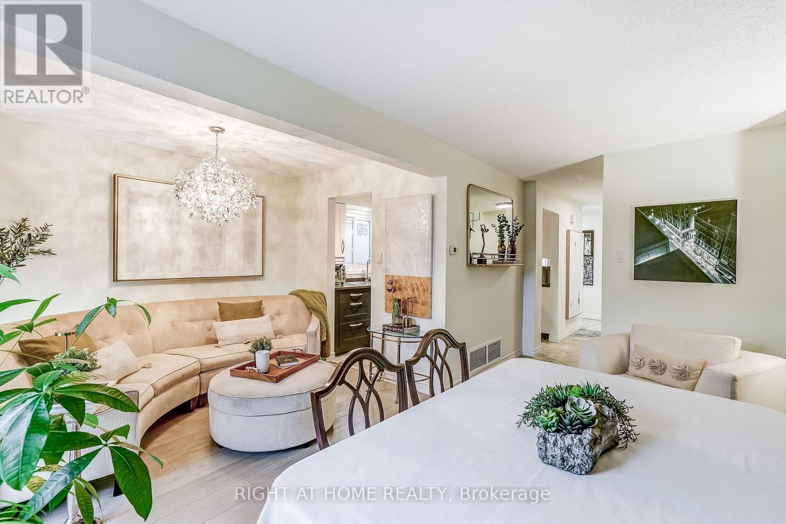 9 Aspen Court, Hamilton, Ontario L8B 0A7 - Photo 10 - X12547220