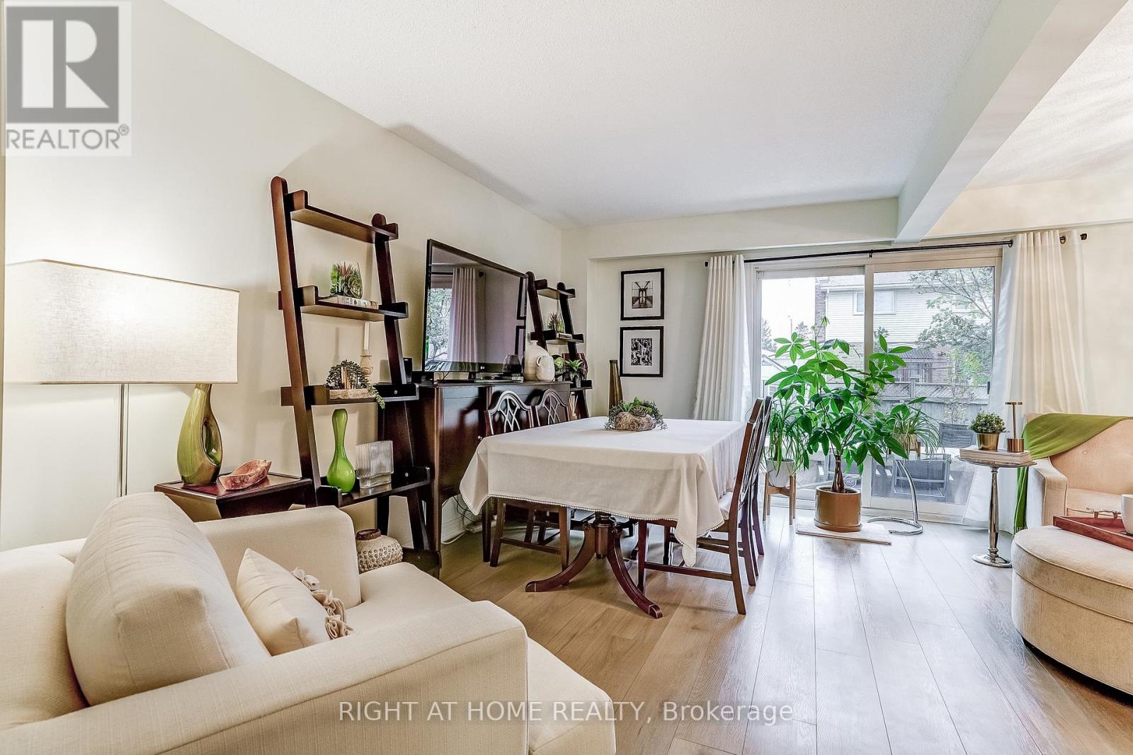 9 Aspen Court, Hamilton, Ontario L8B 0A7 - Photo 11 - X12547220