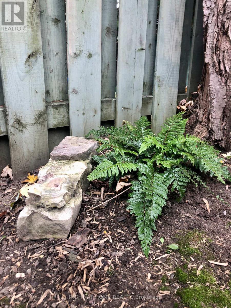 9 Aspen Court, Hamilton, Ontario L8B 0A7 - Photo 37 - X12547220