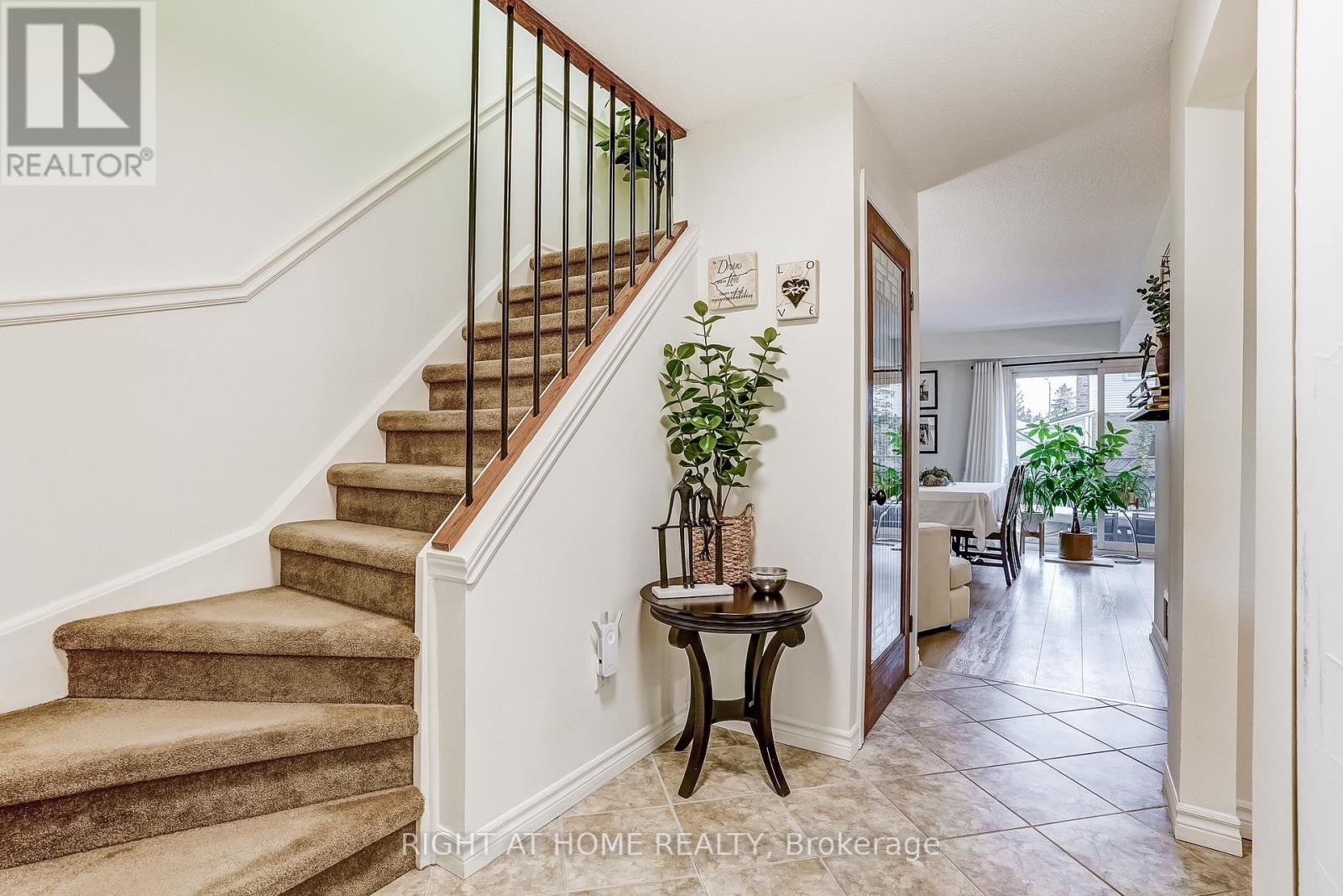 9 Aspen Court, Hamilton, Ontario L8B 0A7 - Photo 8 - X12547220