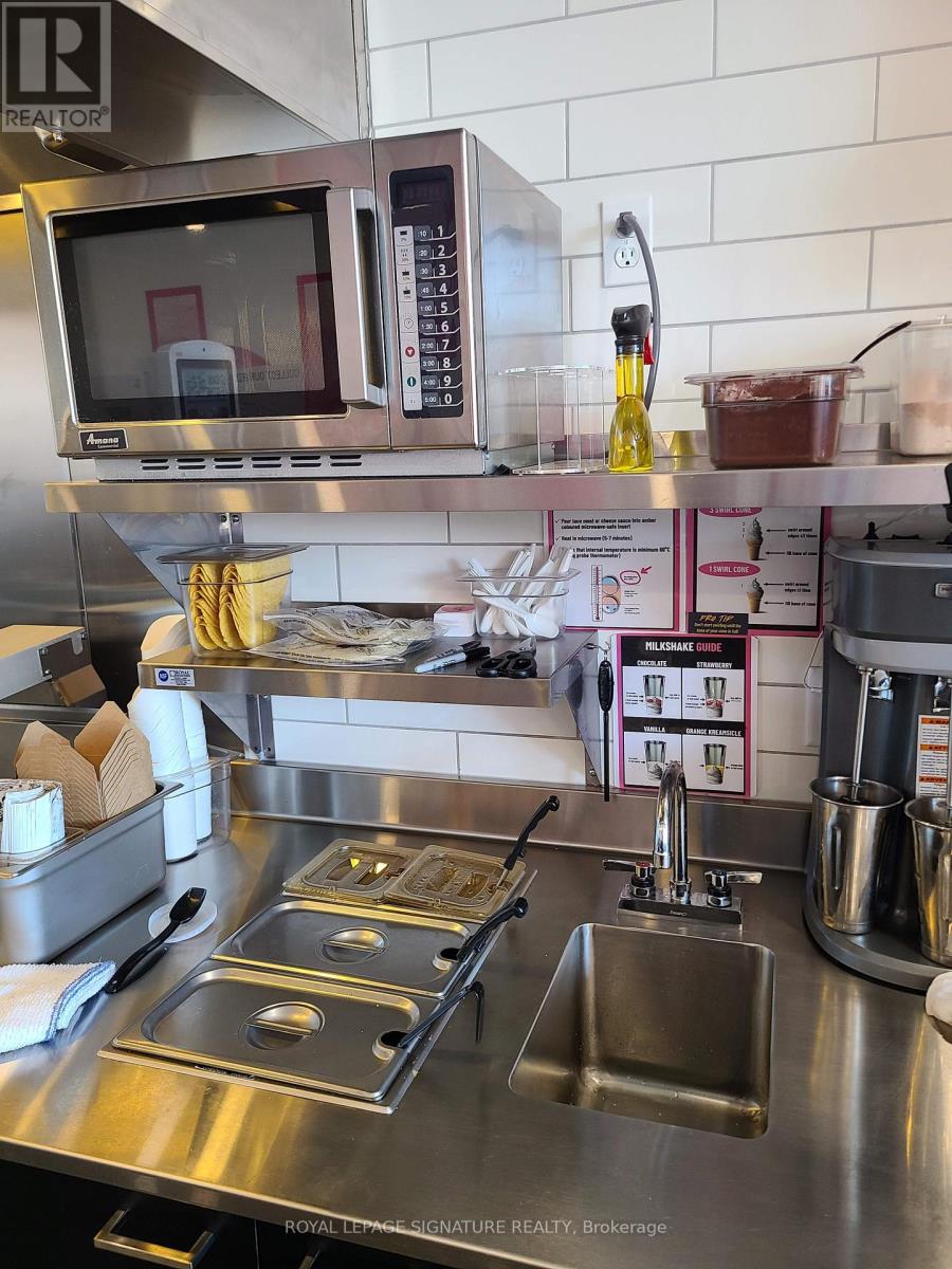 920 Upper Wentworth Street, Hamilton, Ontario L9A 5C5 - Photo 13 - X12547264